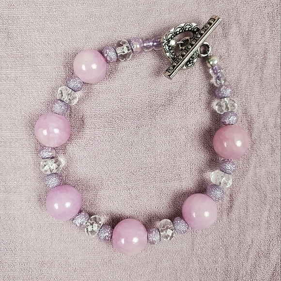 🎉HP~7/28/22🎉🦋 Lavender Purple Beaded Bracelet 🦋1/$14~2/$24~3/$30🦋 - Picture 4 of 6